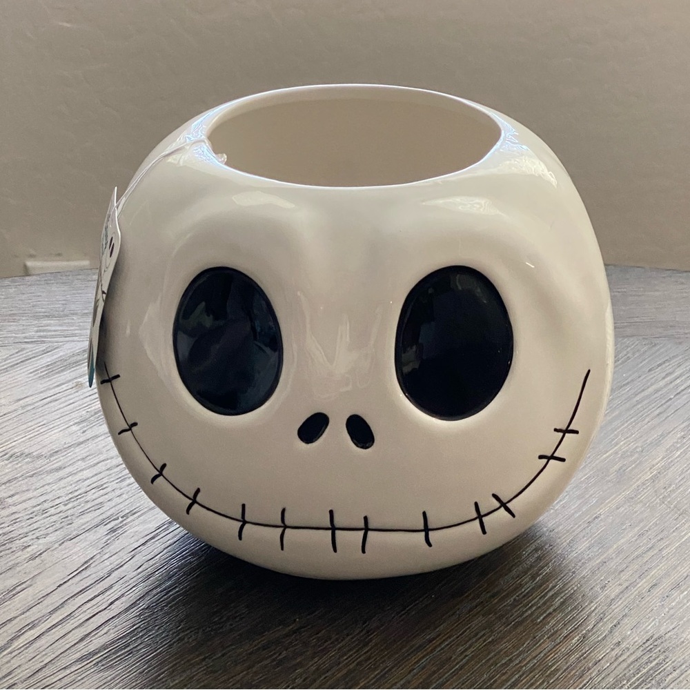 VIRAL The Nightmare Before Christmas Disney Planter